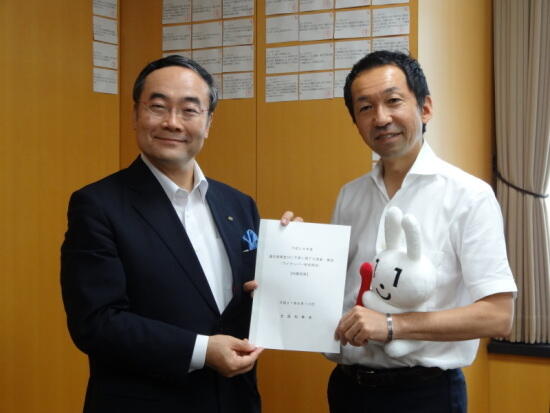 画像1：要請活動の様子